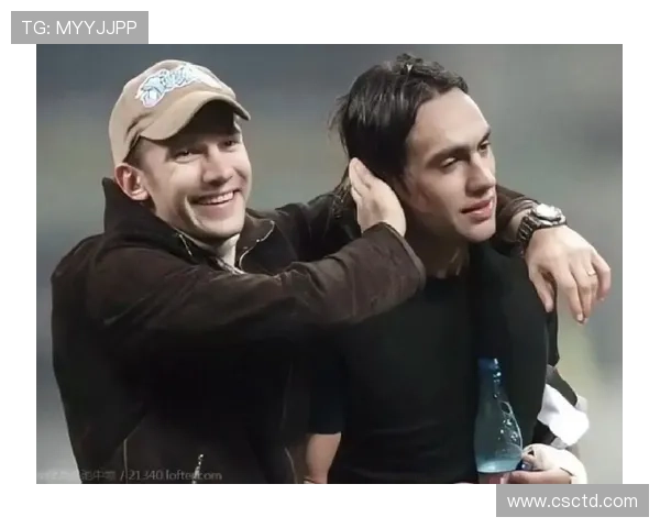 足球明星们的亲密瞬间揭秘那些爱摸头的球员们 足球明星们的亲密瞬间揭秘那些爱摸头的球员们