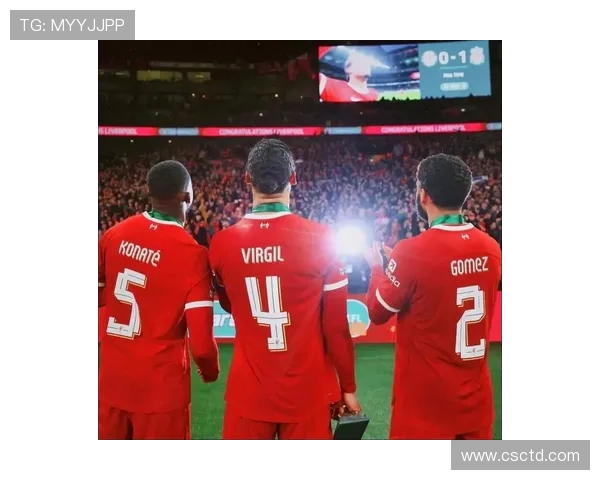 足球明星比心头像图片展示热爱与激情的完美结合 足球明星比心头像图片展示热爱与激情的完美结合